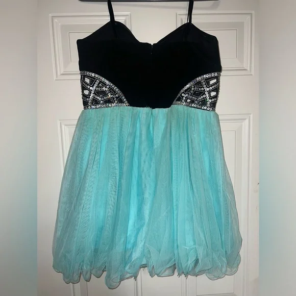 Homecoming Dress - Picture 3 of 6